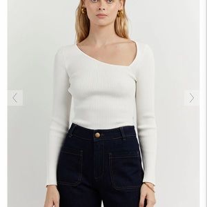 DISSH- WINDSOR ASYM OFF WHITE SLEEVED TOP